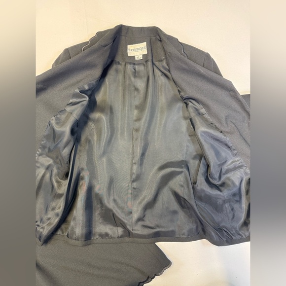 John Meyer black scalloped edge skirt blazer suit size 8 classic formal business - Picture 6 of 14